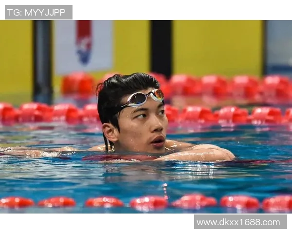 精彩激烈的游泳比赛瞬间,突破极限展现速度与力量的完美对决 精彩激烈的游泳比赛瞬间,突破极限展现速度与力量的完美对决